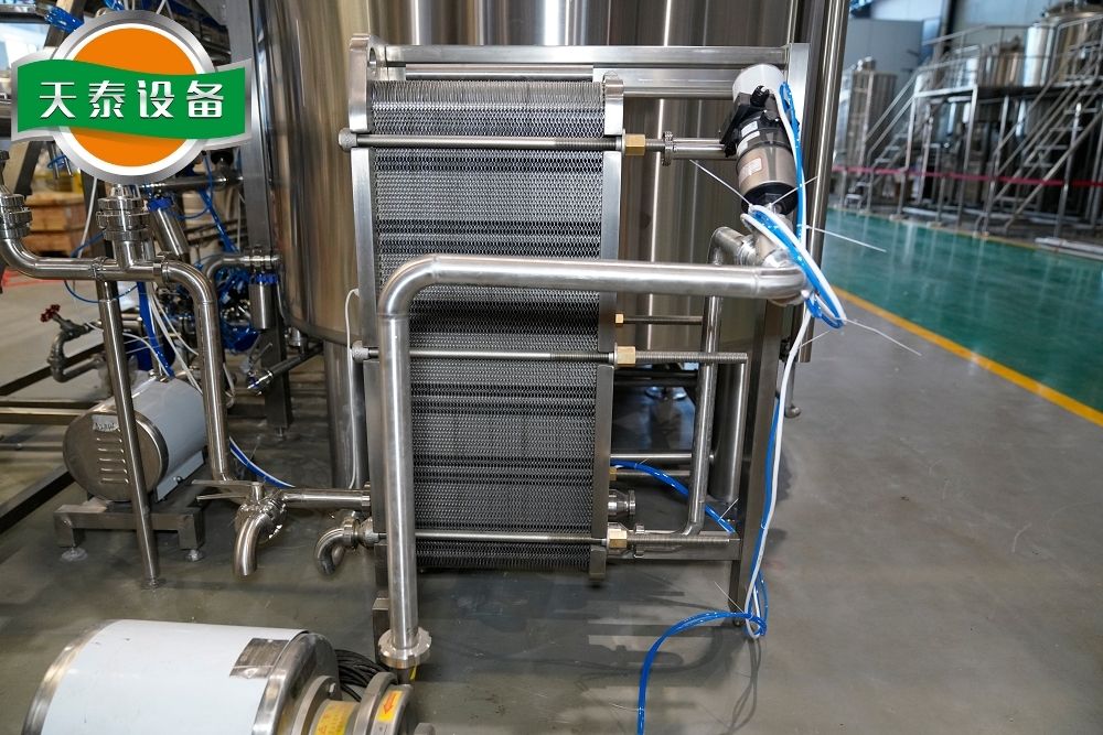 精釀啤酒釀造過(guò)程中用于冷卻麥汁的板式換熱器